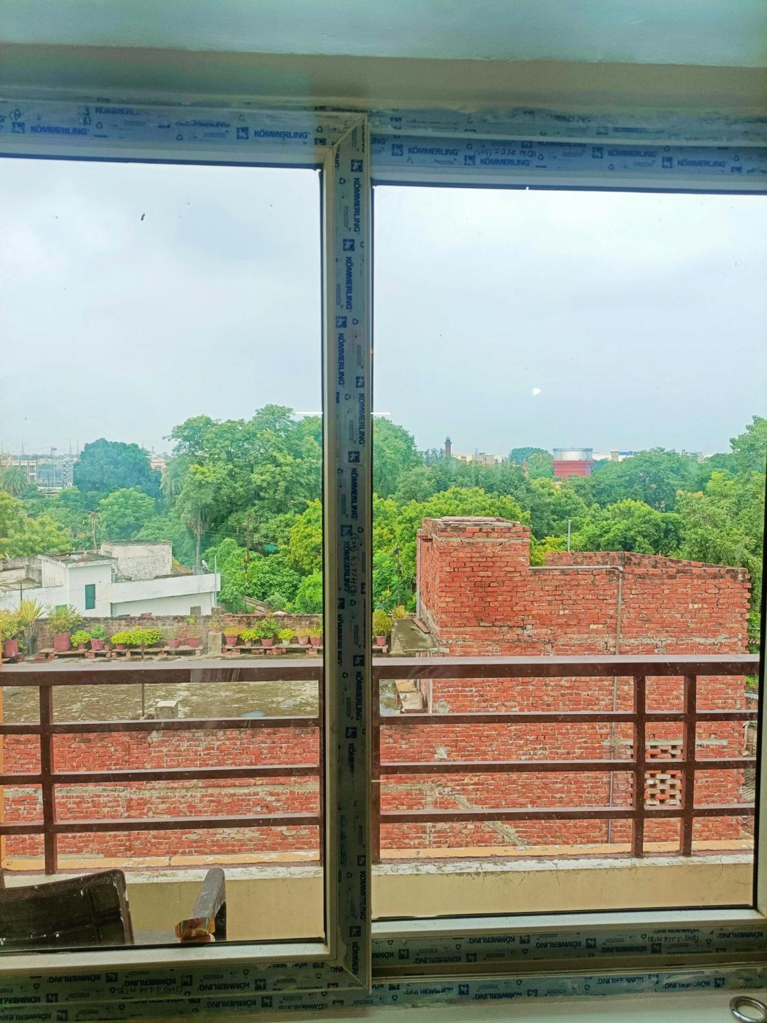 Pretty Garden View Apartment 3Bhk Furnished Flat Near Kashi Vishwanath Temple Varanasi Exterior foto